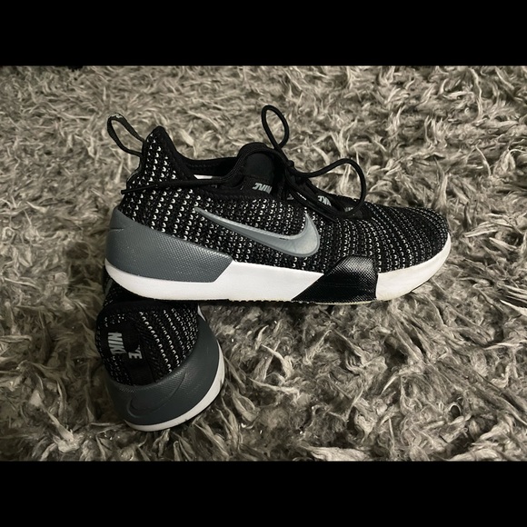 boys nike shoes size 4.5